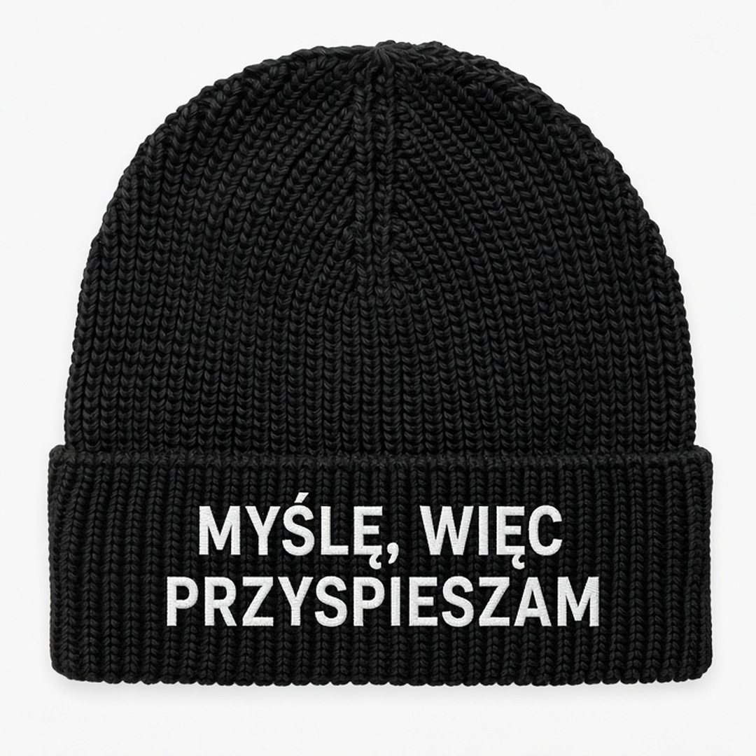 Czapka zimowa z haftem MYŚLĘ, WIĘC PRZYSPIESZAM – czarna